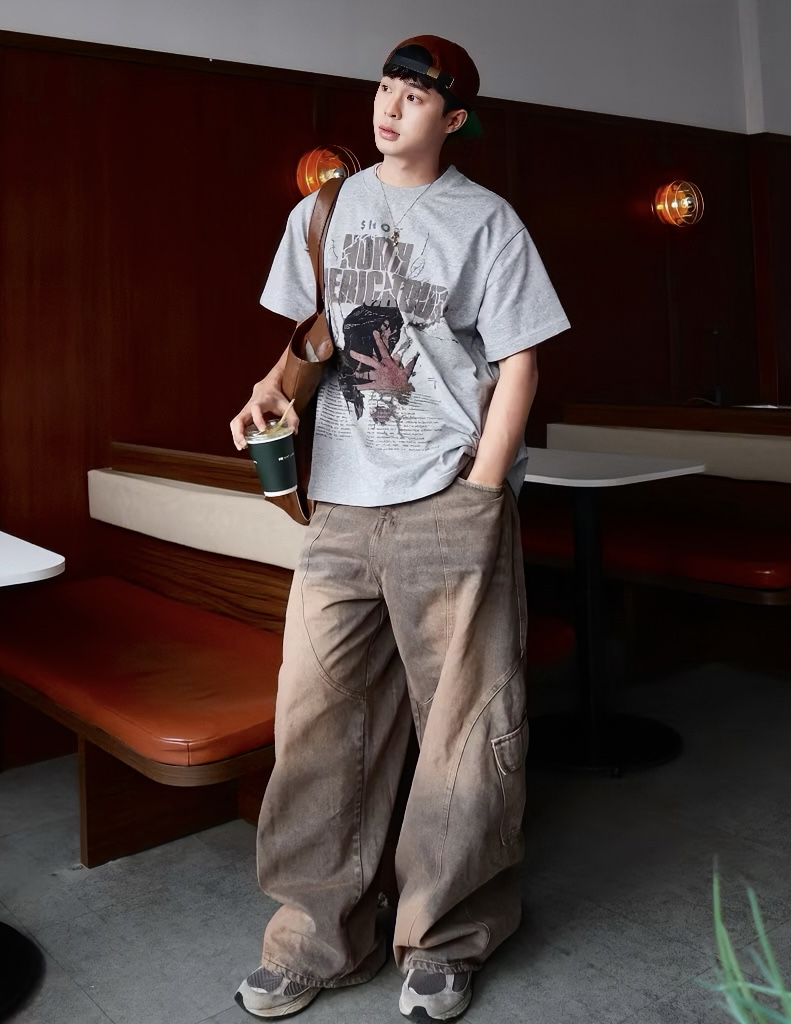 Diagonal Curved Leg Baggy Jeans