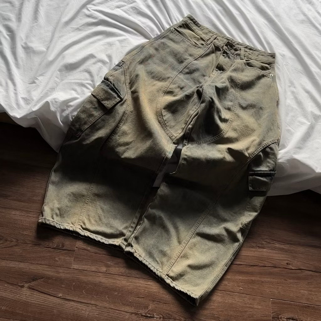 Diagonal Curved Leg Baggy Jeans