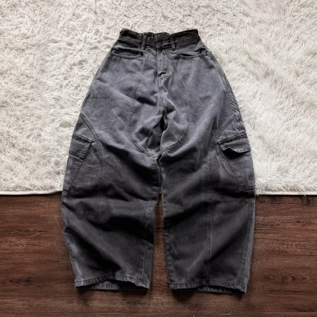 Diagonal Curved Leg Baggy Jeans